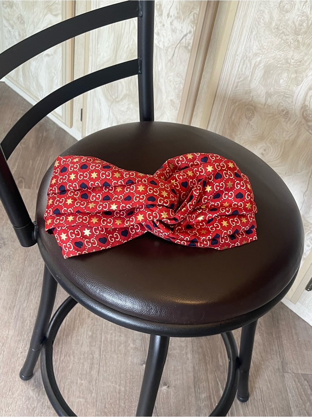 GUCCI Gg Heart And Star Print Headband In Red gold - Picture 8 of 9
